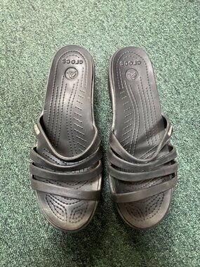 Women’s Size 9 Crocs Rhonda Slip On Casual Comfort Wedge Slides Sandals Blk